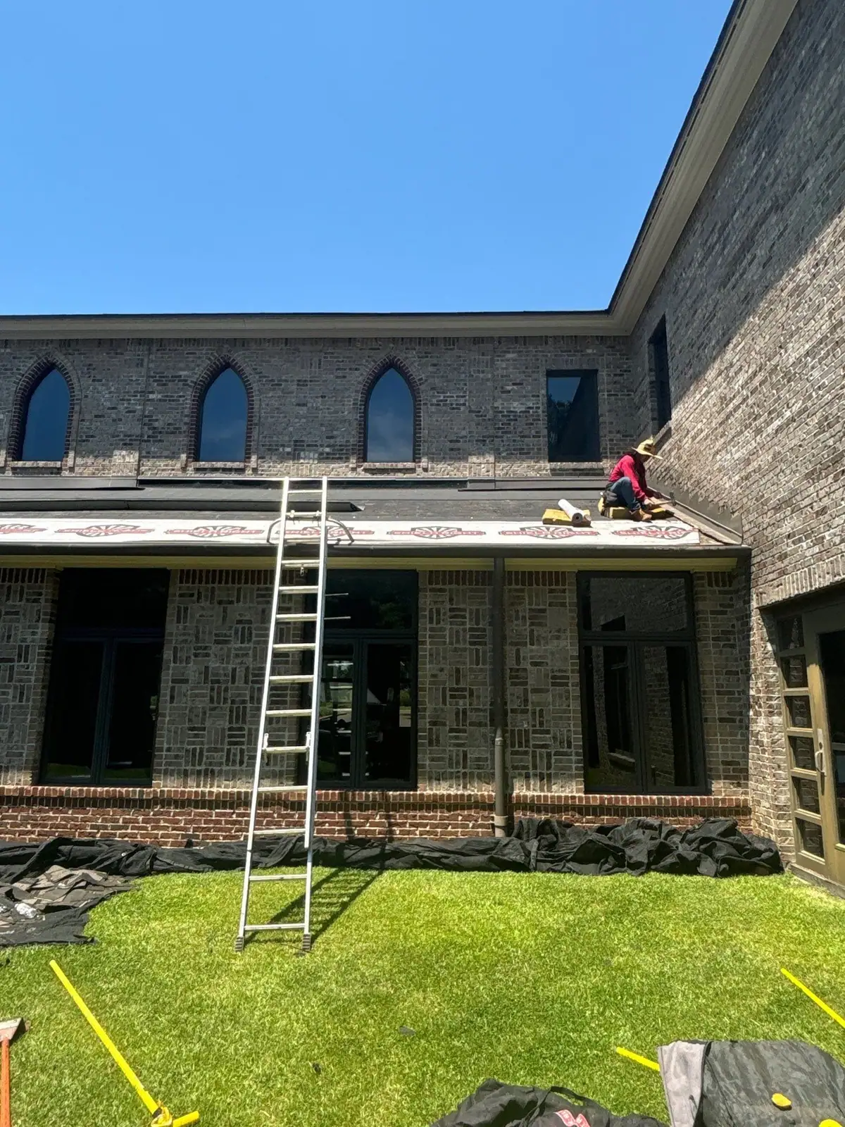 White membrane flat roof with parapet walls on a Dickerson commercial job