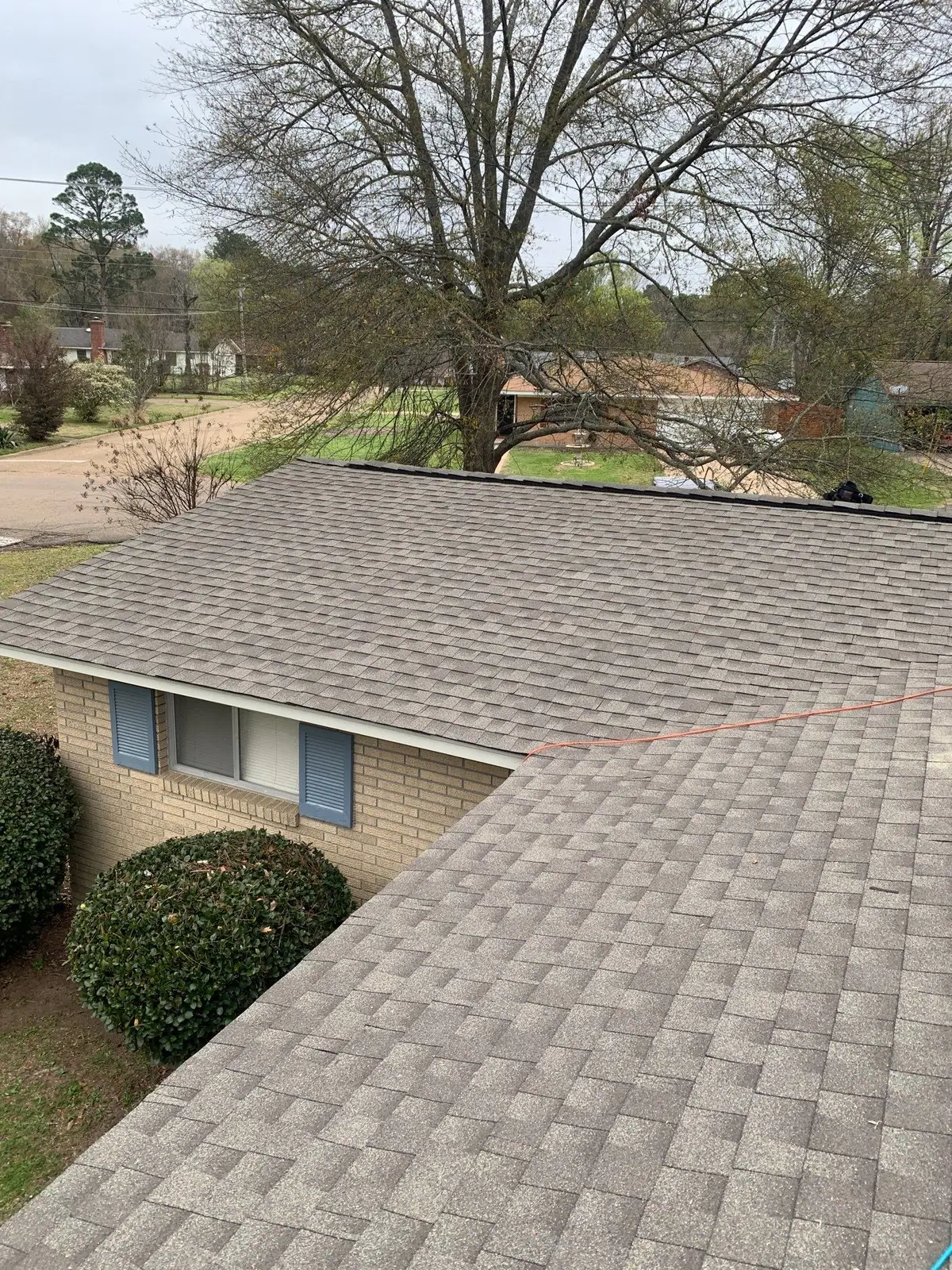 Finished shingle roof on a home in Jackson, MS, by roofing company Dickerson Contracting