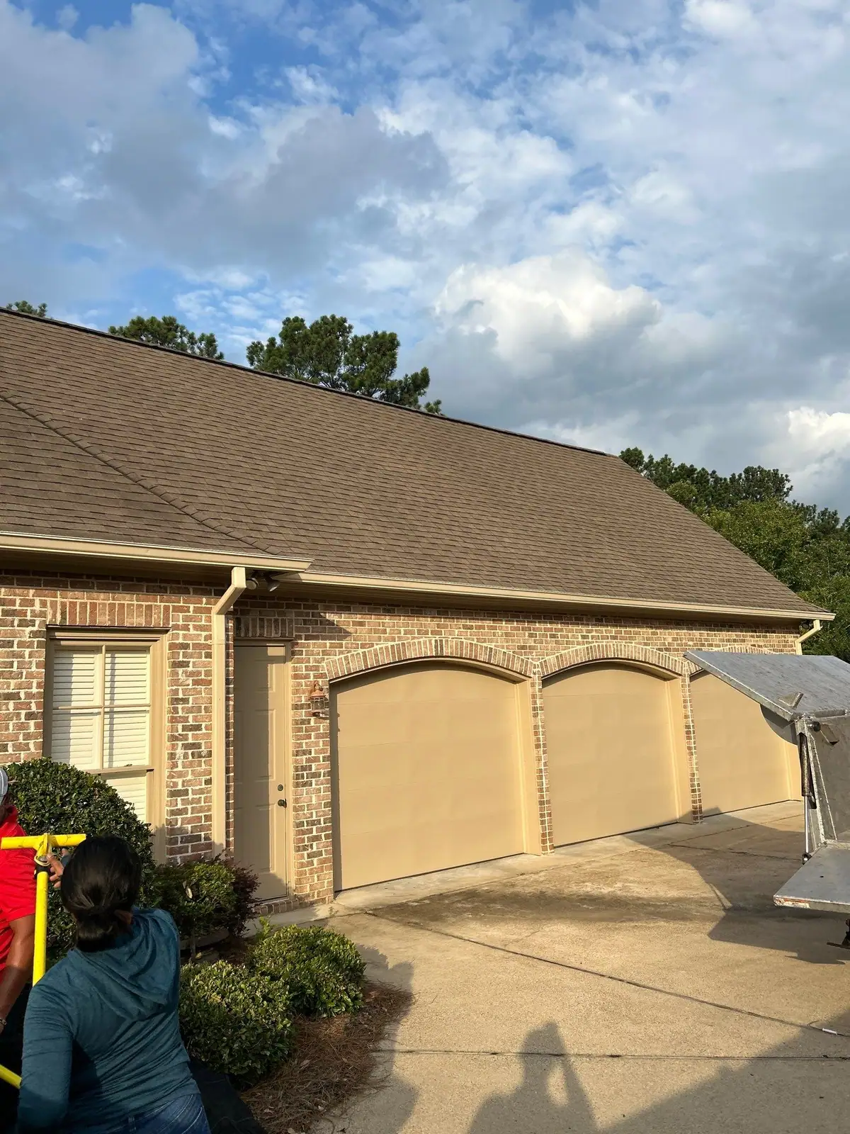 Finished shingle roof on a home in Ridgeland, MS, by roofing company Dickerson Contracting