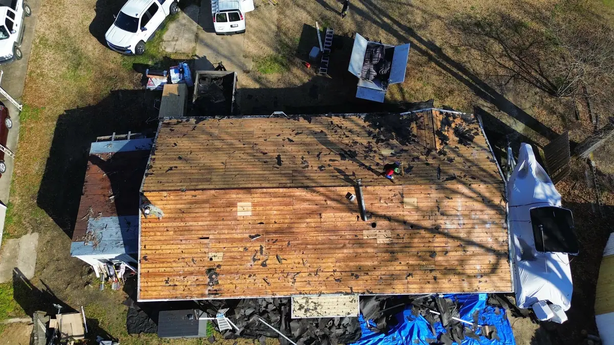 Worn and damaged shingles before the work, roof repair by Dickerson Contracting in Pearl, MS