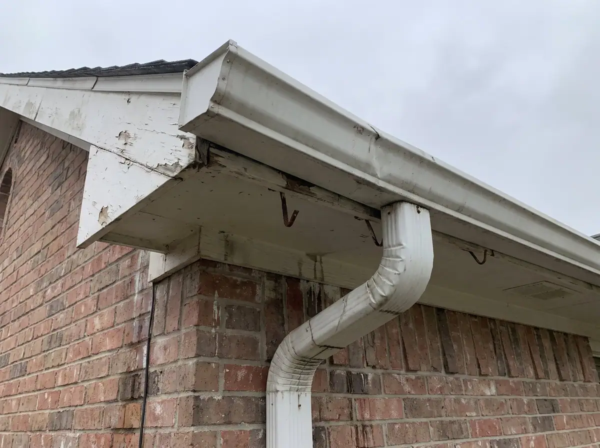 Sagging gutter pulling away from the fascia with a hanger left behind