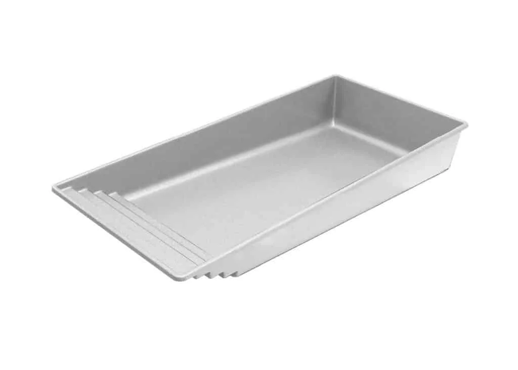 Latham Lake Shore fiberglass pool shell render, 33' × 16'